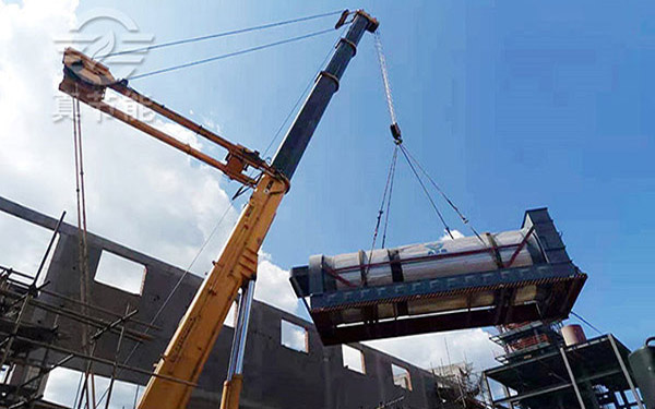 城市污泥烘干設備吊裝現場 城市污泥烘干設備吊裝現場